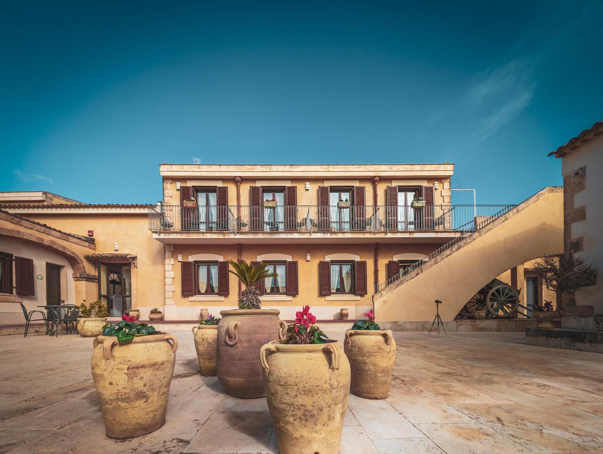 Hotel La Corte Del Sole Lido di Noto Exterior photo